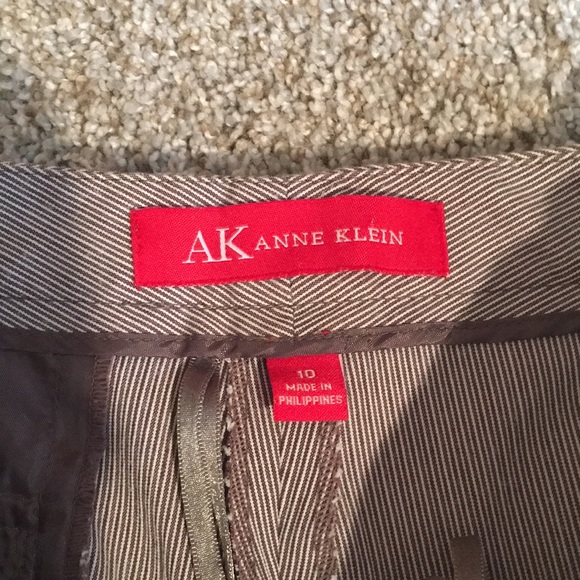 Ann Klein grey striped suit with crop flare pants. Stretch. Size 10. - Picture 13 of 14